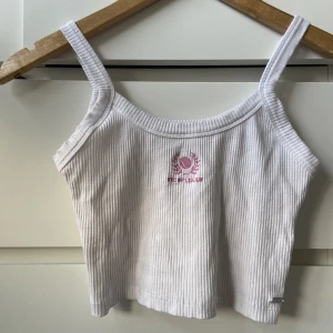 Tank top - Storlek M, men är i liten storlek. Passar nog bäst till en Xxs-s