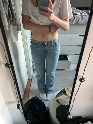 Weekday jeans - Säljer dessa riktigt snygga jeans från weekday❤️passar mig som är 170. Nypris 500💗köp direkt för 350