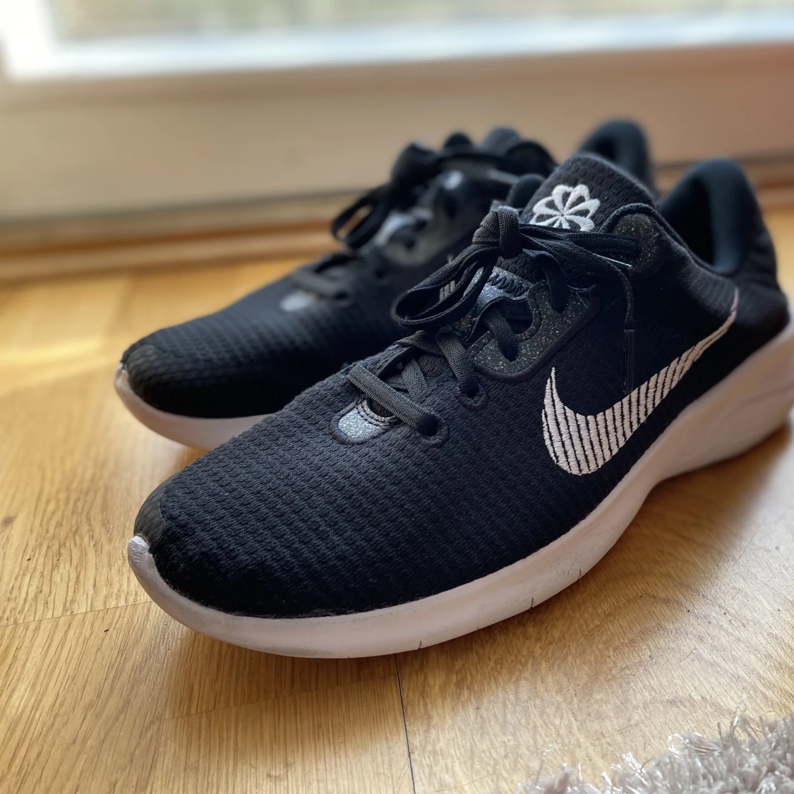 Nike Performance  - 90