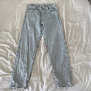 Ljusblå weekday jeans i finfint skick. W29, L30