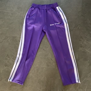 Palm Angels byxor lilla M - Riktigt bra kavlite. Storlek M men passar även S.
