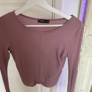 Rosa tröja - Jätte jätte finn och gullig topp!! Så fin rosa färg! Köpt på Newyorker, storlek Xs men passar mig som är en S💓