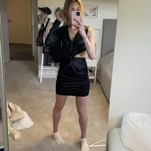 Klänning Nelly - Säljer denna klänning från Nelly från biancas kollention. Super snygg och sexig, perfekt till fest! Stl 32 säljer för 190kr🤍