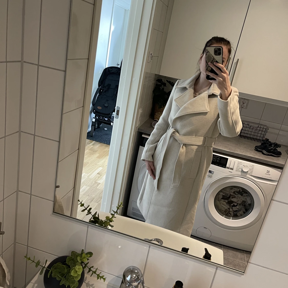 Lång kappa i beige/vitt - 90