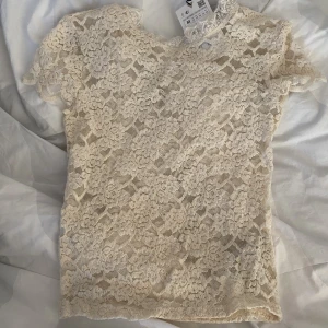 Spetströja - Oanvänd spetströja från zara, M men motsvarar S/XS