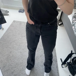 Jeans  - Jeans från bikbok mycket bra skick och endast använda ett fåtal gånger. Säljer pga att de är för långa 