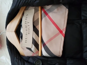 BURBERRY  - Jacka  svart