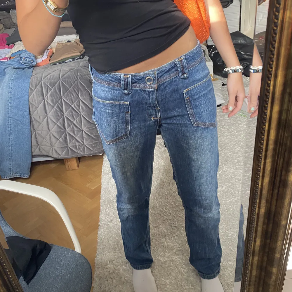 Skitsnygga lågmidjade jeans! ”Bobby Anne” storlek ca 27/32. Jeans & Byxor.
