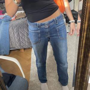 Skitsnygga lågmidjade jeans! ”Bobby Anne” storlek ca 27/32