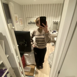 Stickad tröja  - Stickad brun tröja som är jätte fin🤍