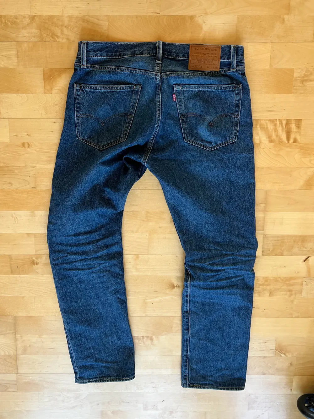 Blåa Levis jeans 551 Z Strl 31/32 Väldigt sparsamt använda legat i en låda senaste året, köpt för 1,5år sedan.. Jeans & Byxor.