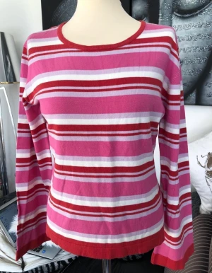 Stickat sommar tröja M ny - Stickat tröja i somriga färger  Ny, oanvänd  Storlek M 