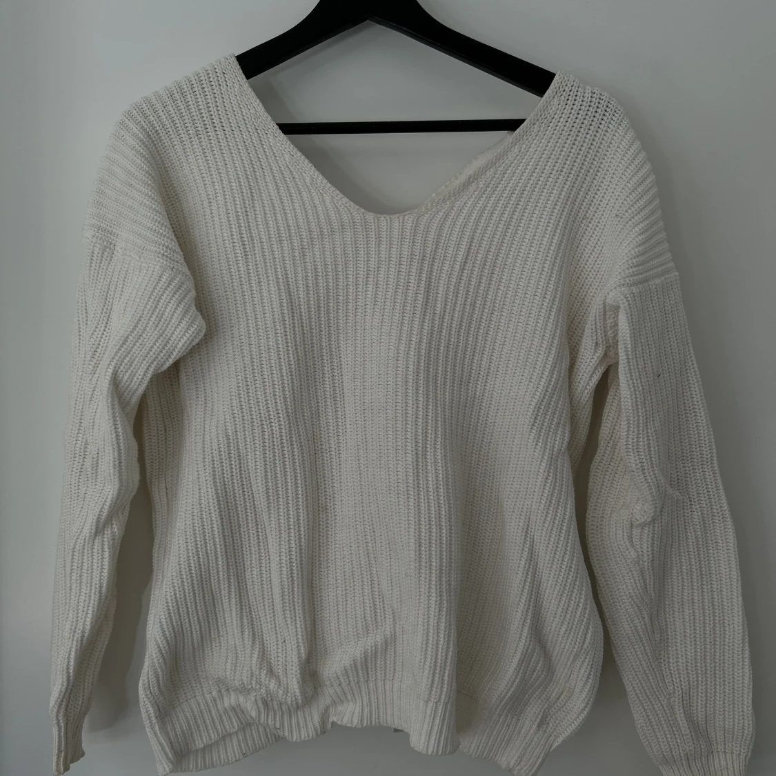 Stickad tröja med snörning - 90