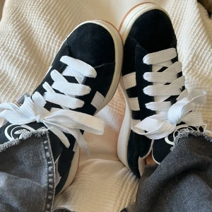 Svarta Adidas Campus 00s - Helt nya, oanvända! Nypris 1199kr