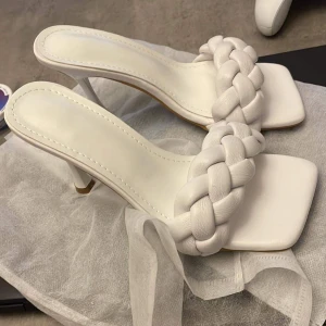 Klackar - Klackar från Shein, storlek 35 men passar 36-37