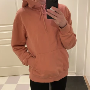 Hoodie - Hoodie från na-kd, fint skick. Rosa-beige färg. 