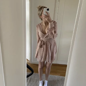 Klänning - Säljer denna klänning från chiquelle💗lånade bilder 
