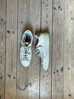 Golden Goose GGDP/PURE  - Säljer dessa, rätt så bra skick i storlek 39