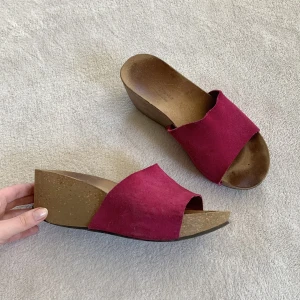 Rosa sandler - Vintage platform sandaler med ett rosa band, från okänt märke! Aldrig använda av mig 🦋