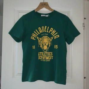 T-shirt - Oanvänd t-shirt från STAY🕺