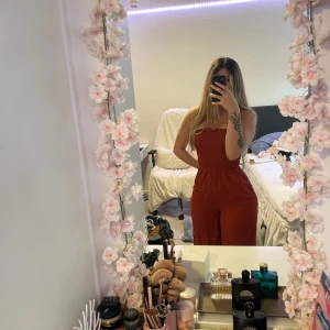 Gullig jumpsuit - Skriv för info och fler bilder