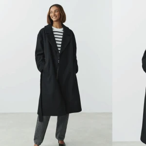 Svart kappa - En jätte fin lång svart kappa som köptes förra vintern på bikbok. Använd fåtal gånger så jätte fint skick. Jag är ca 160 och den passar bra i längden på mig, men funkar även på längre personer. Nypris 1000, säljer för 500+frakt💗 stl S