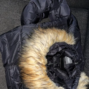 Höst/vinter jacka - Som ny, jätte skön