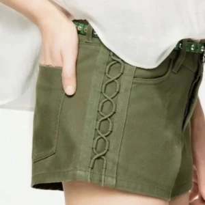 Zadig Voltaire shorts  - Shorts från Zadig Voltaire med cool detalj💚 första bilden är lånad 