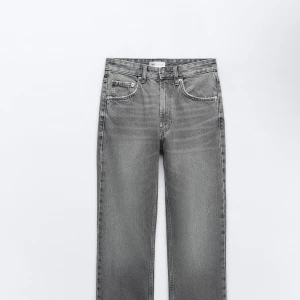 Zara jeans  - Köpte de i fel storlek och de va för stora och jag reste så jag hann inte ta på mig de och kan tyvärr inte returnera de!!