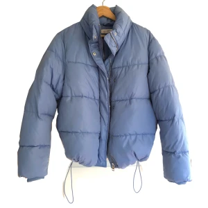 H&M pufferjacket - H&M pufferjacket i väldigt fin skick. 