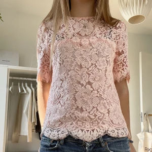 Spets tröja🌸🤍 - Super fin spetströja från ganni som tyvärr inte kommer till nån användning längre. Jättebra skick🤍🌸💞