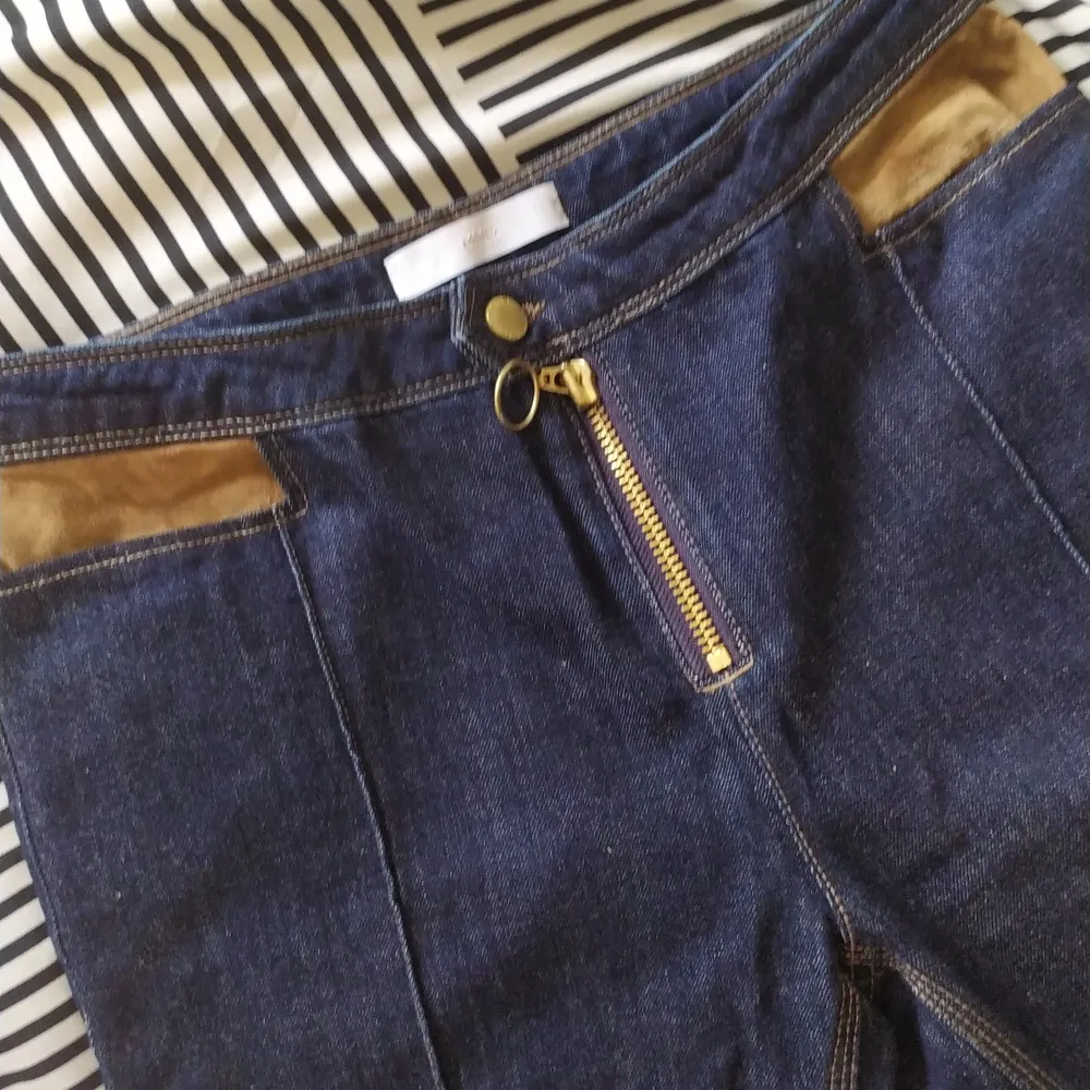 Lågmidjade jeans frön Mango, nyskick i mörkt blå färg, nyskick. Jeans & Byxor.