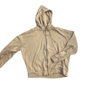 Beige hoodie  - En beige hoodie i strl M, aldrig använt.  Från even&odd 