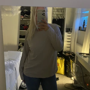 Lång tunn tröja  - Använder ej 