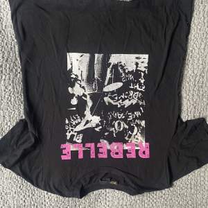 Maje T-shirt i xs/s. Tröjan är i fint skick, inprincip oanvänd💕