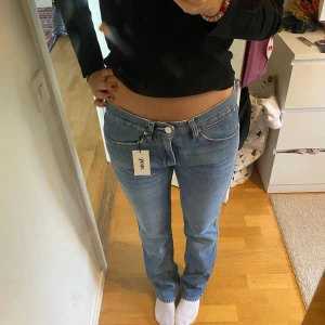 Acne jeans - Jeans från Acne studios med prislapp kvar. Passar mig som brukar ha storlek 36 i jeans.