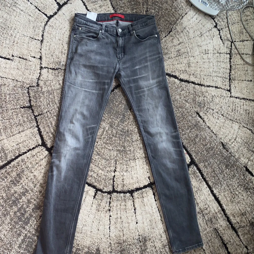 Säljer dessa fina Hugo boss jeans, cond 7/10, tveka inte om ni har några frågor!. Jeans & Byxor.