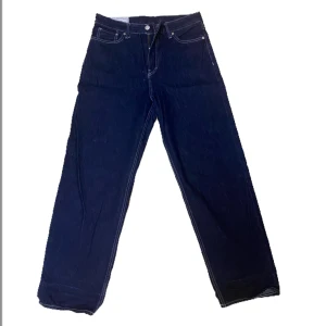 Baggy Loose Jeans  - Säljer dessa super coola baggy jeans eftersom att de är så stora på mig så att jag inte tkr de är snygga på mig! De är köpa på hm och använda typ 3 gånger. Bara att skriva vid frågor💕