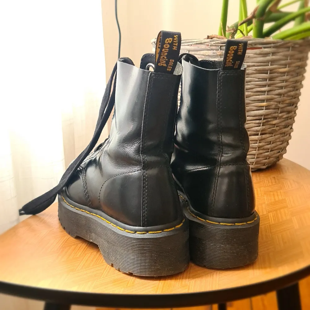 Dr. Martens, style Molly, colour black, size 41, in good condition and have alot of love left to give. Open to offers.. Skor.