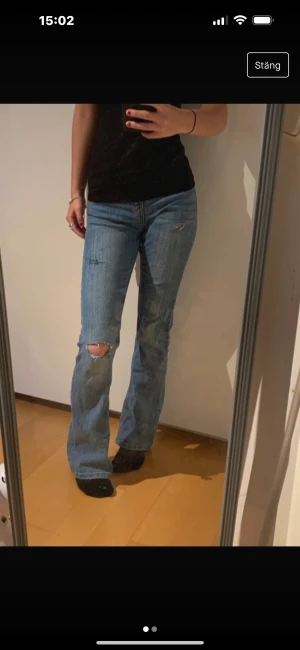 Bootcut jeans - Sjukt snygga jeans💖💖stolen 158 men är stretchiga och sitter som en 32/34💖helt perfekta och bra längd💖så coola🧚‍♀️ (lånade bilder)