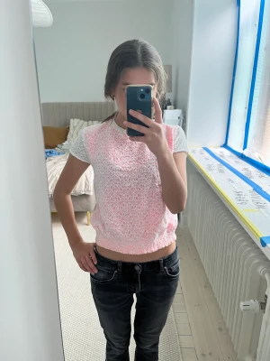 Blus  - Säljer denna sjukt snygga blus från billieblush. Köpt från Lucca och är i fint skick💕