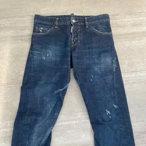 Dsquared2 jeans  Storlek 44  Som nya 9/10  Retail 5000 mitt 1099 Köpta från vongreven  Snabb affär billigare 