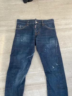 Dsquared2 jeans  - Dsquared2 jeans  Storlek 44  Som nya 9/10  Retail 5000 mitt 1099 Köpta från vongreven  Snabb affär billigare 