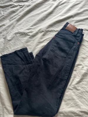 Levis jeans  - Säljer dessa populära jeans från Levis (ribcage straight)   Fler bilder finns att få