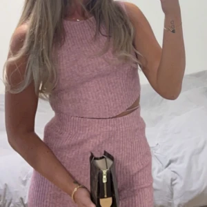 set - Säljer detta set använd fåtal gånger, kjol och topp i storlek S. pris går att disskutera 