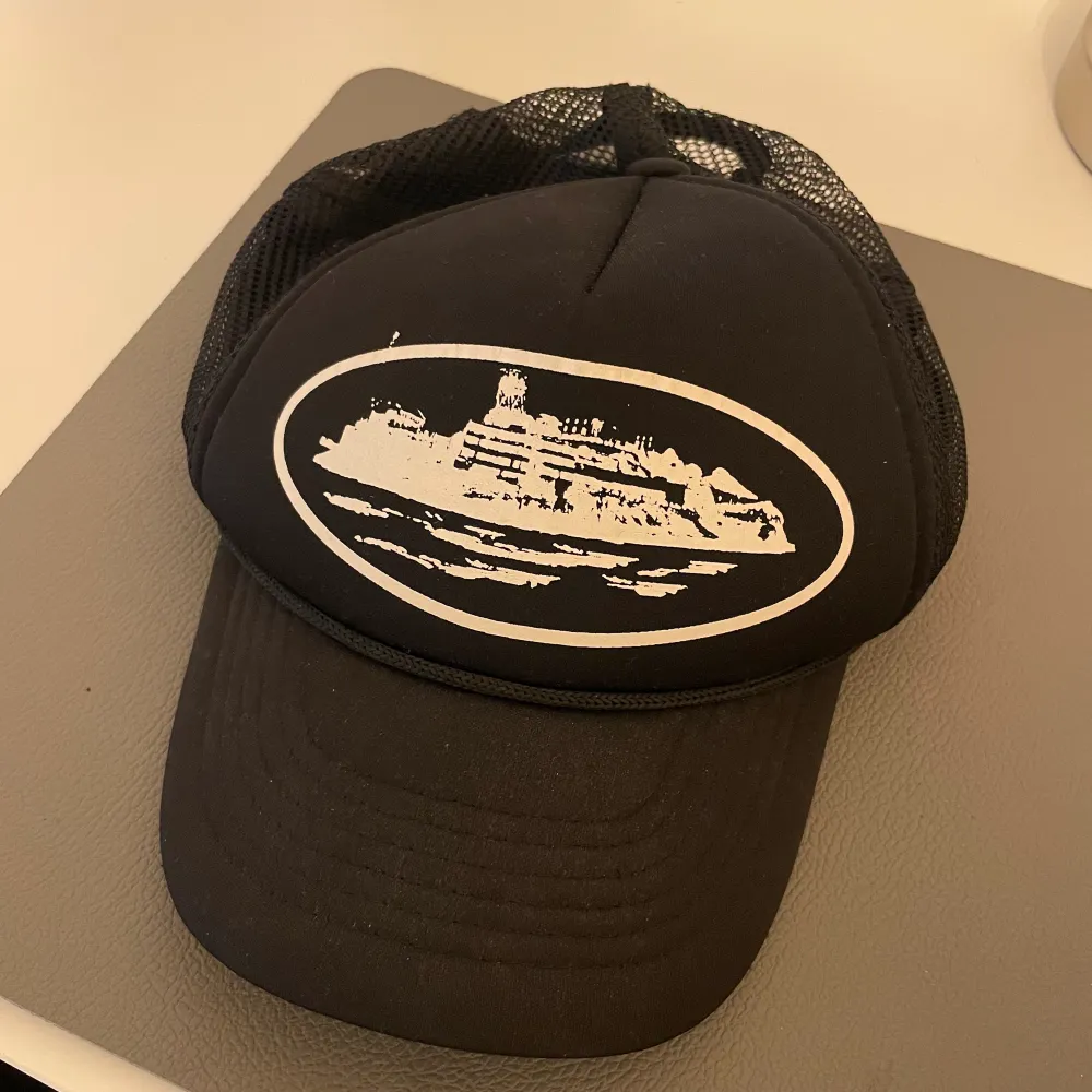 Tjena! Säljer min corteiz keps, det är one size (passar alla). . Muu.