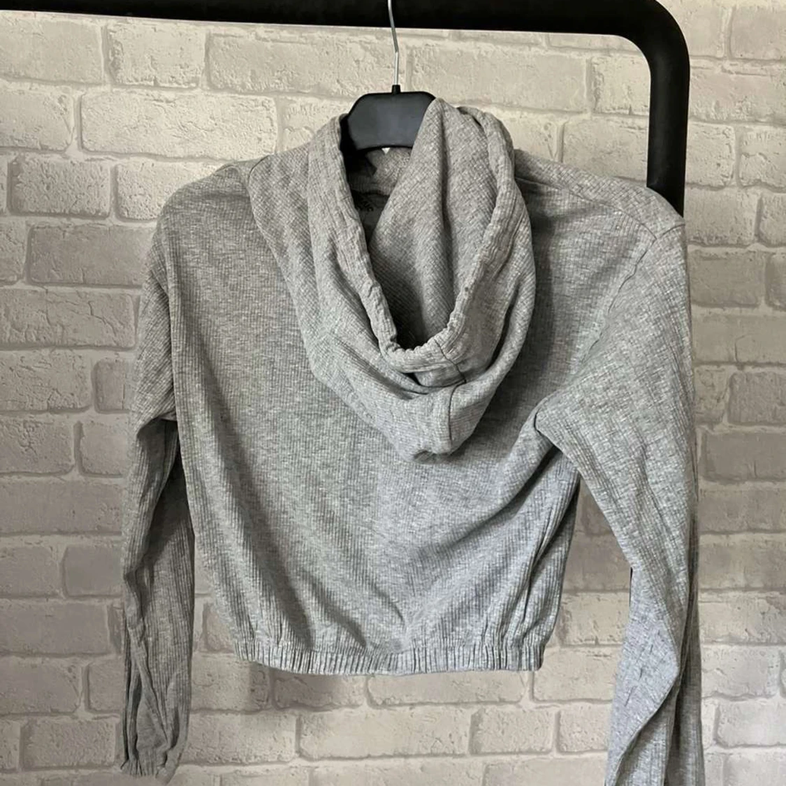 En enkel ribbad huvtröja - 90