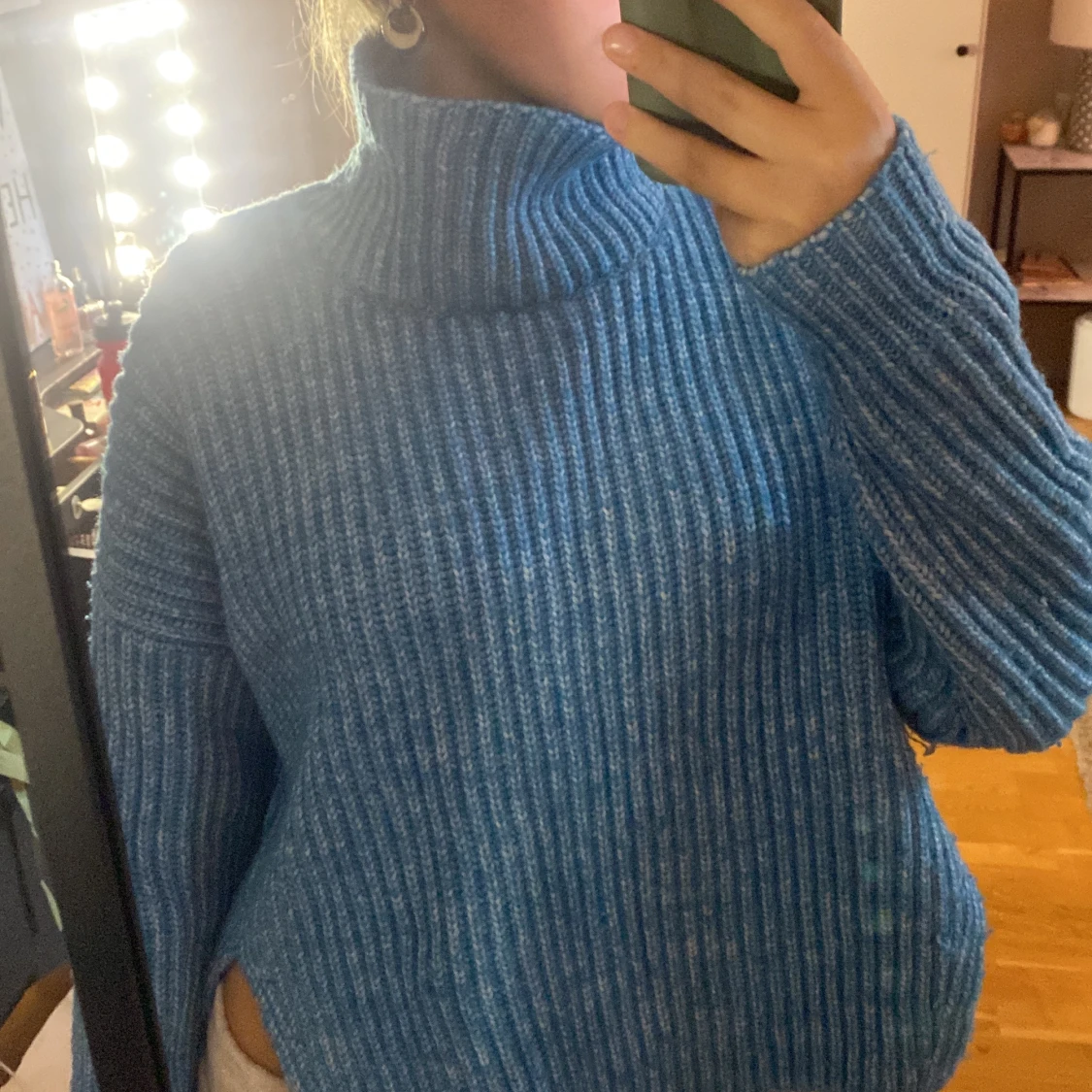 Stickad tröja blå
