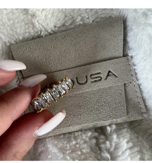 Medusa ring  - En oanvänd ring från medusa. Nypris 389. Säljer för 200. Storleken på ringen är 17.3 mm. Ringen är guldplaterad. 