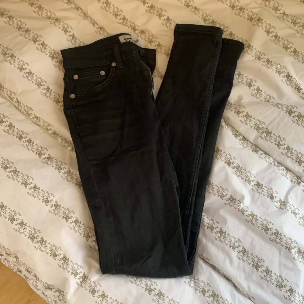 Ett par snygga högmidjade skinny jeans från lager 157🌸. Jeans & Byxor.